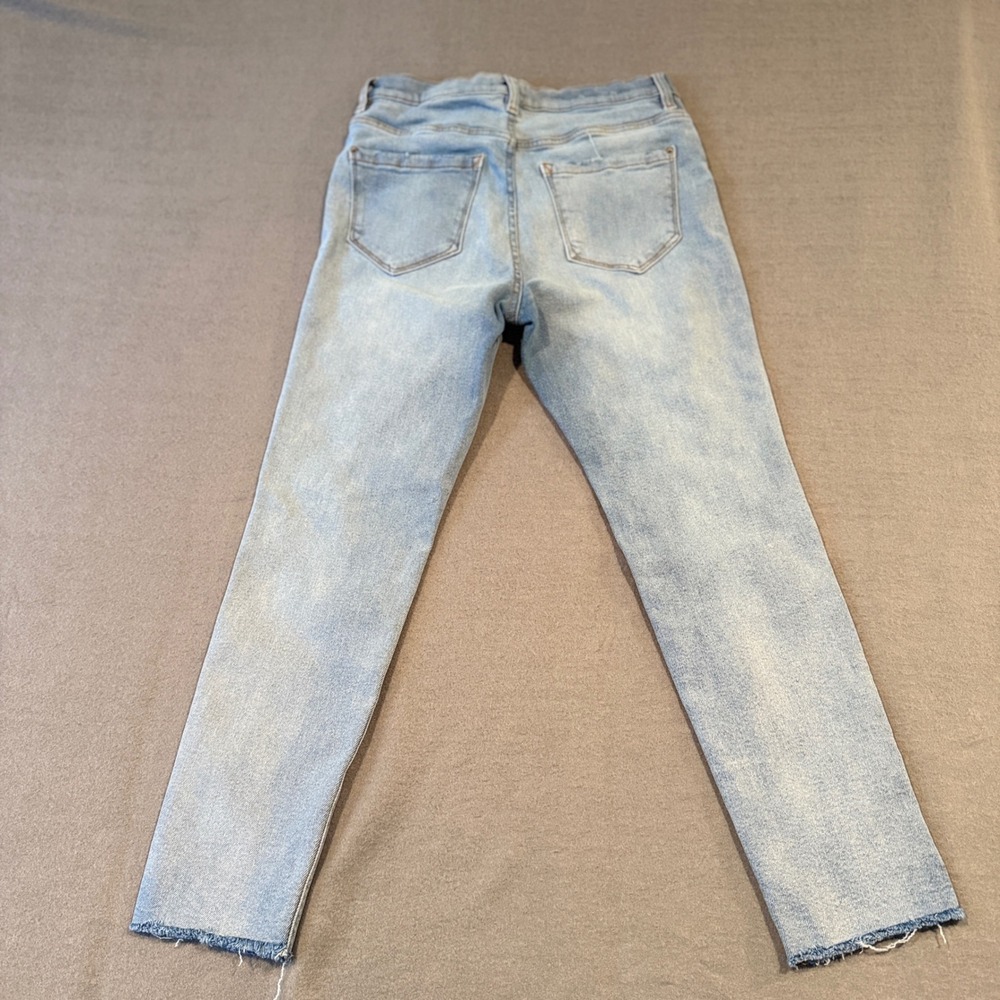 Kensie The Ultimate High Rise Skinny Jeans Light Wash Distressed Frayed Hem 8 29 - Picture 2 of 10